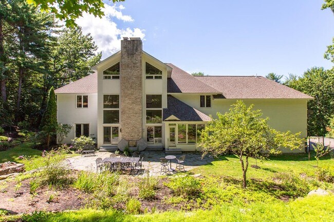 Building Photo - 145 Edgewater Dr