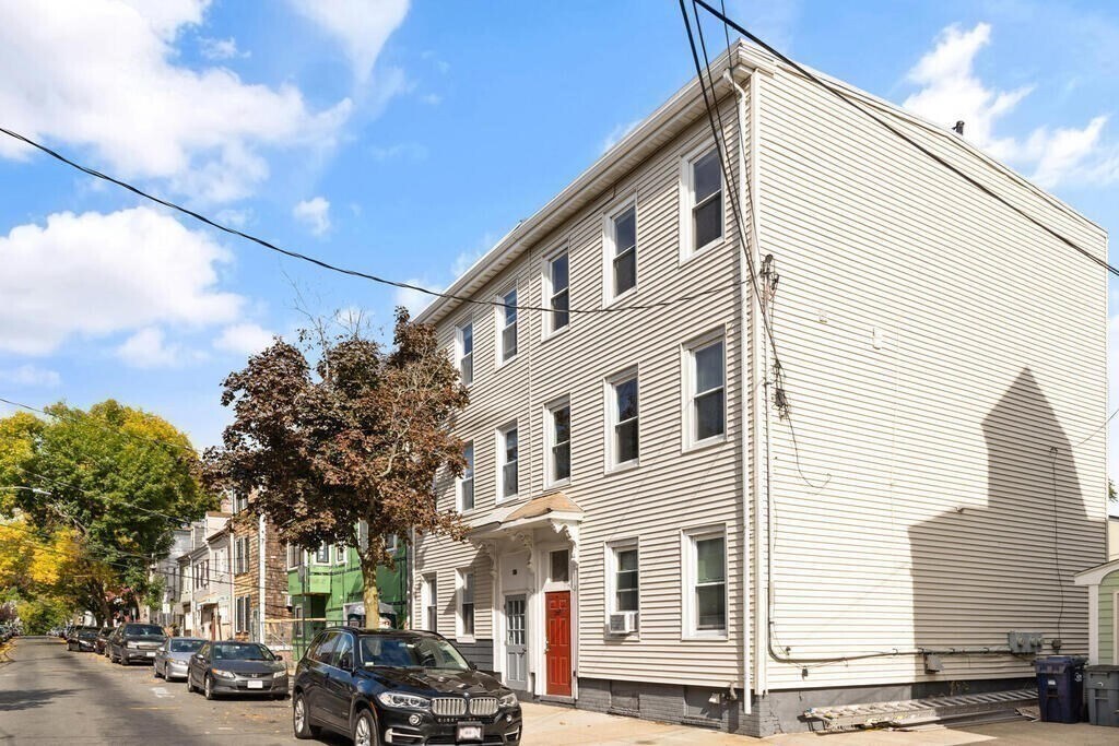 Building Photo - 260 Everett St