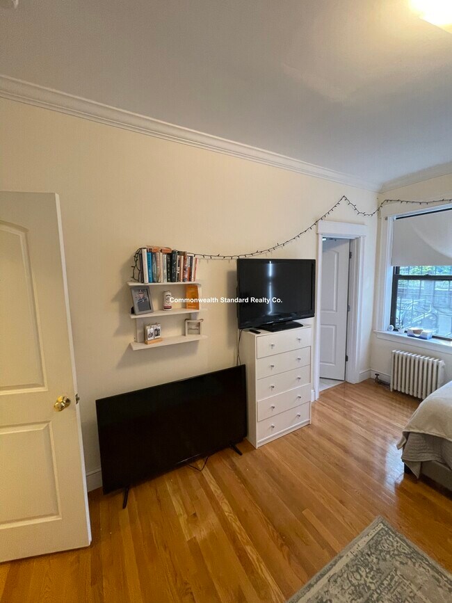 Building Photo - 27 Glenville Ave