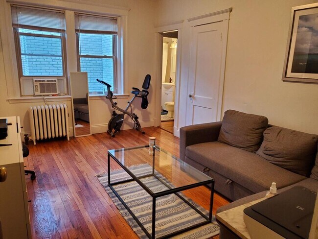 Building Photo - Nicely renovated 1 bed unit in a prime location in Allston!