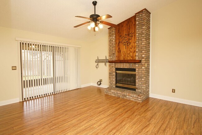 Building Photo - Great 3 Bedroom 2 bath home in Central Nic...