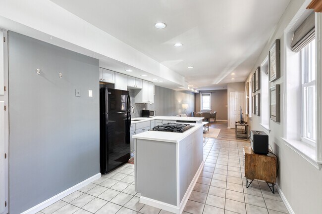 Building Photo - 447 Gittings St