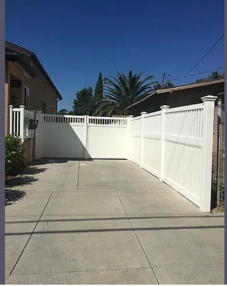 Building Photo - 1529 Mohawk St