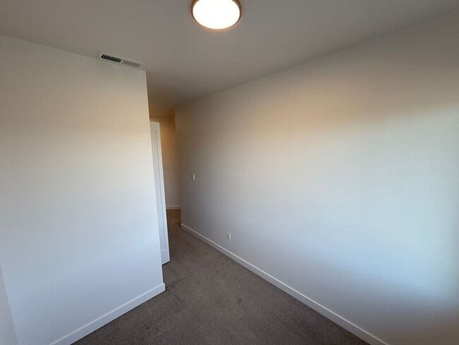 Building Photo - 5913 Blue River Dr SE