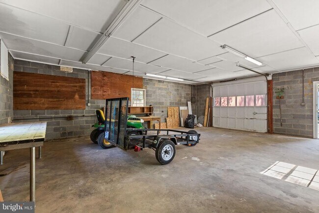 Building Photo - 124 Winding Creek Rd