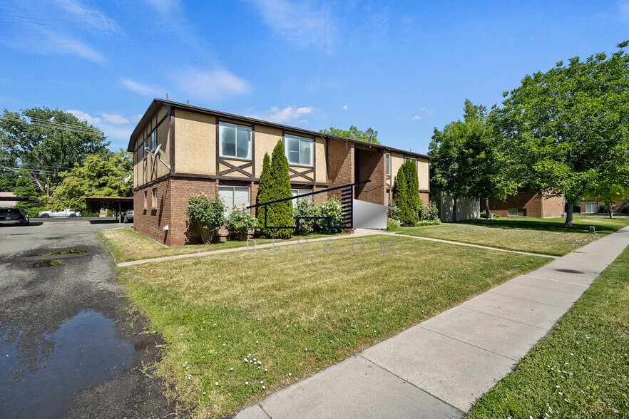 Building Photo - 221 N Pingree Ave