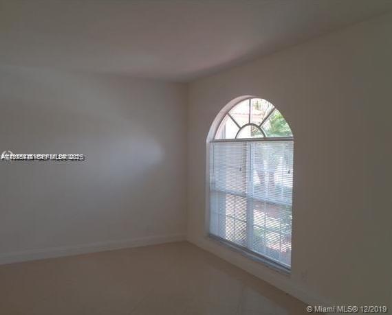 Building Photo - 3013 Woodlands Dr