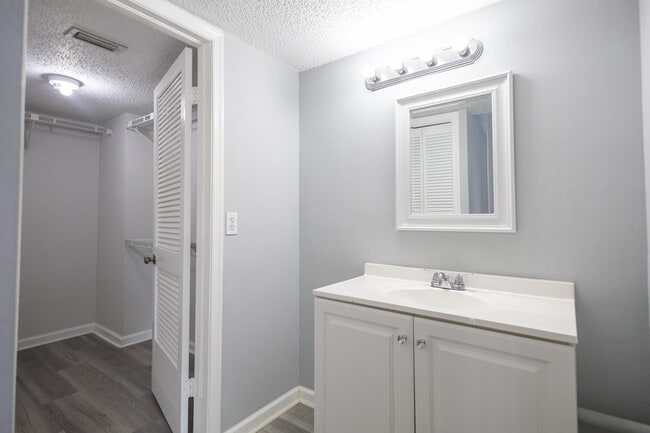 Building Photo - 110 Weybridge Cir