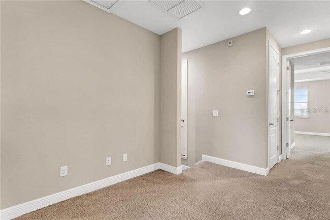 Building Photo - 14481 Swanley St