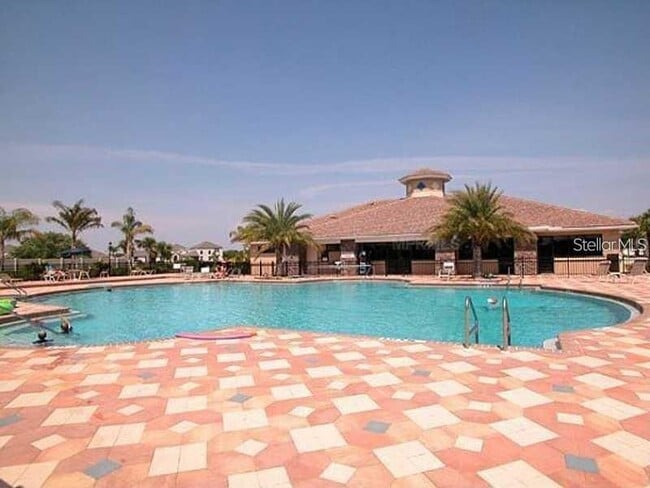 Building Photo - 915 Fairwaycove Ln