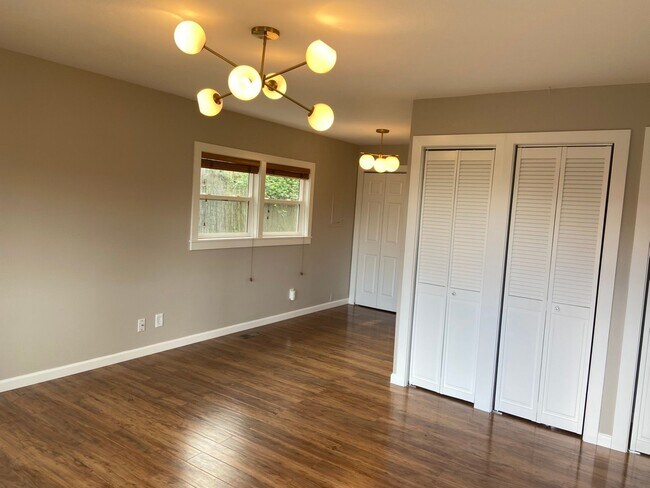 Building Photo - Charming 3 Bedroom, 1 Bath Home in Portland offering Comfortable Living with Central AC!