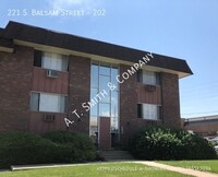 Building Photo - Large 2 Bedroom near Belmar!