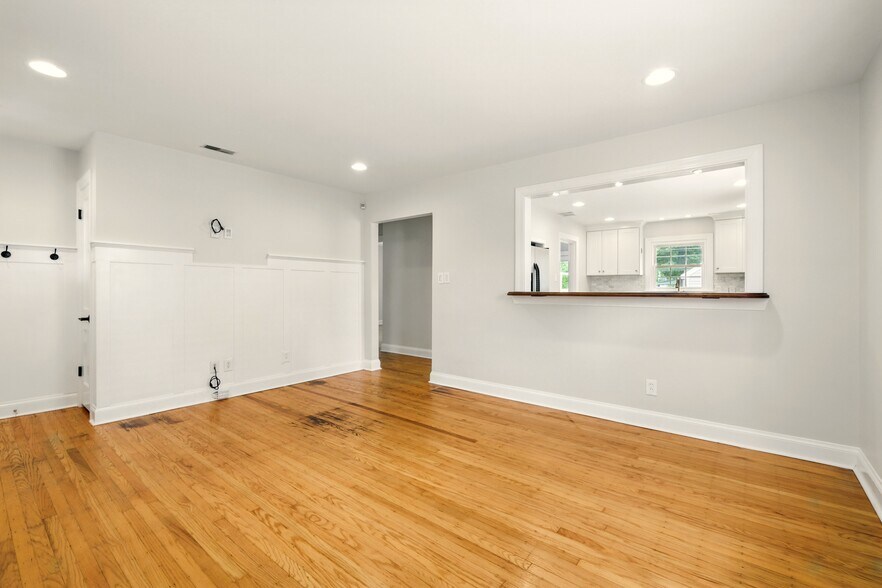 Building Photo - 421 Marquette Dr
