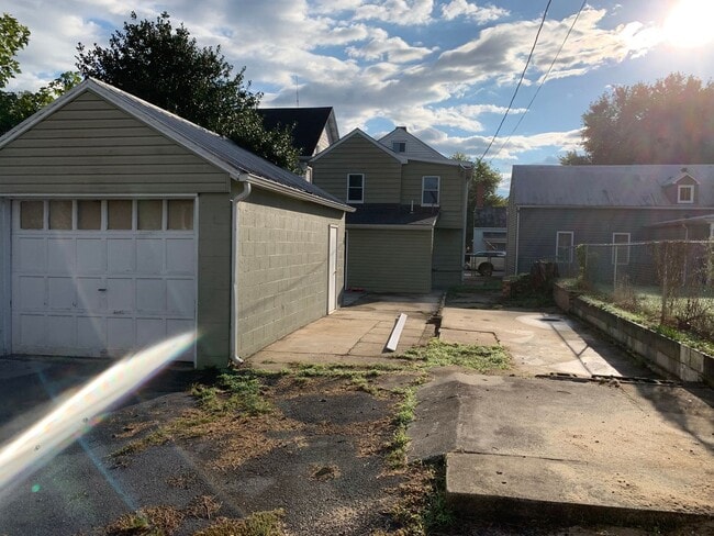 Building Photo - Single Family House located on South Vermont Street, Williamsport MD