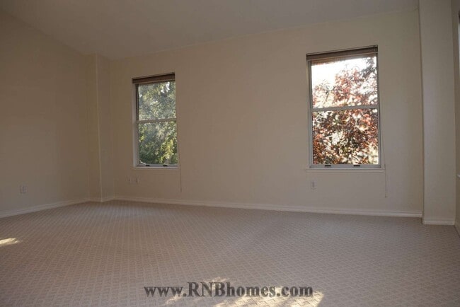 Building Photo - 303 Ironwood Cir