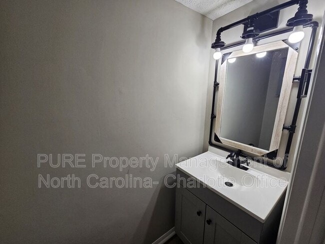 Building Photo - 9445 Lexington Cir