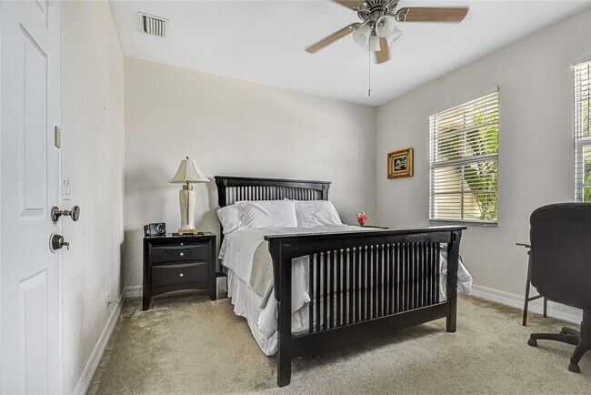 Building Photo - 1061 NW 18th Ave