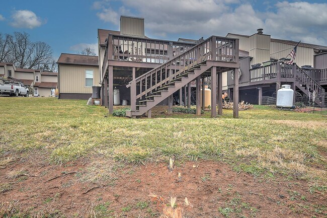 Building Photo - 3 Bedroom 2 Bath Condo  Blountville, TN