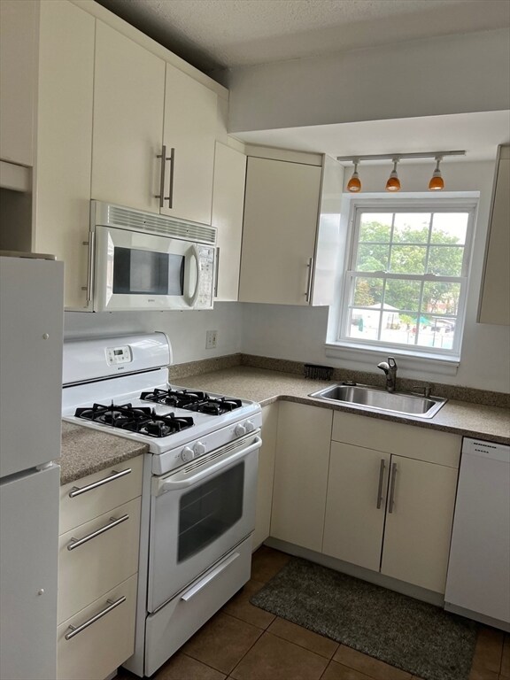 Building Photo - 15 Lake Shore Ct