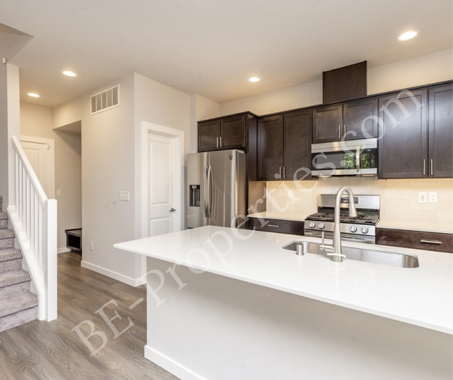 Building Photo - Lovely 4 bedroom 2.5 bathroom Tehaleh Home