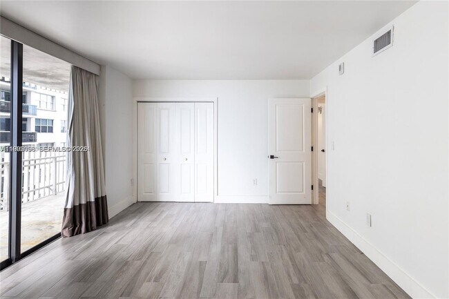 Building Photo - 6061 Collins Ave