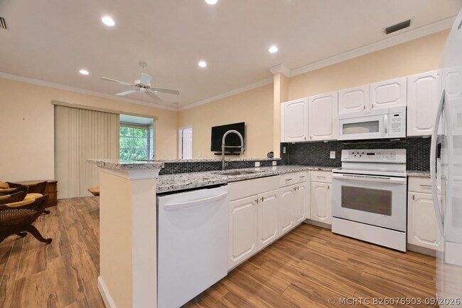 Building Photo - 545 NW Portofino Ln