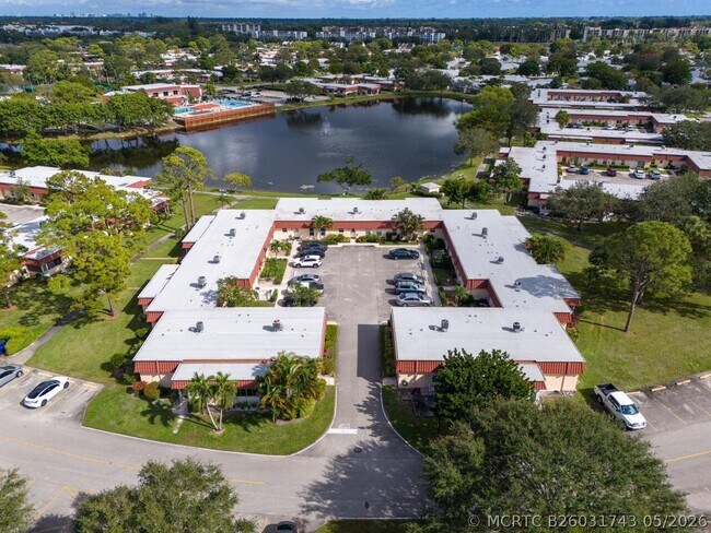 Building Photo - 737 Nantucket Cir
