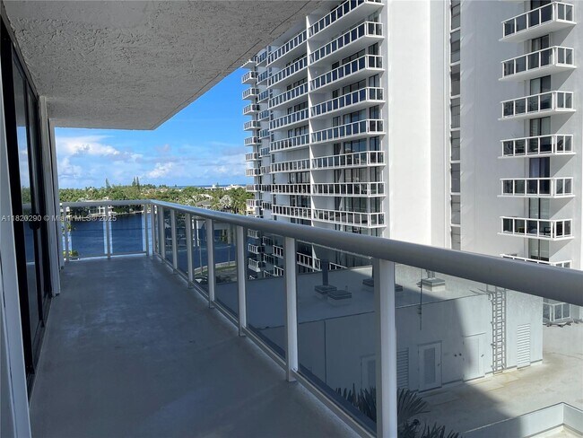 Building Photo - 20505 E Country Club Dr
