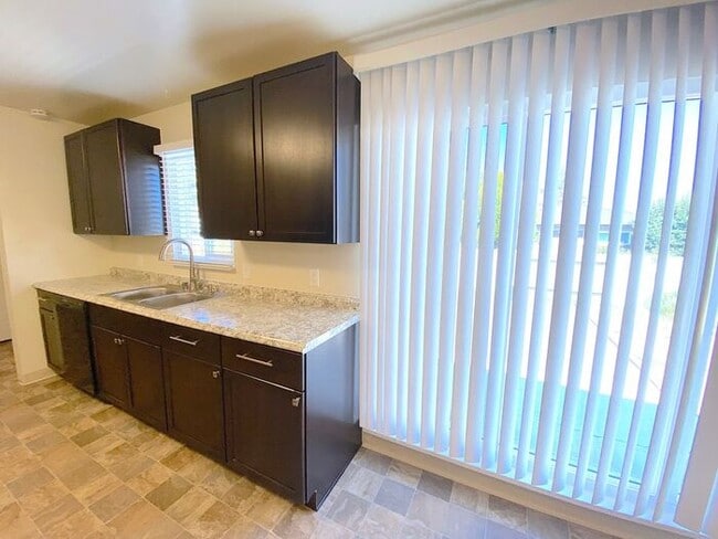 Building Photo - Like Brand New! - Single Story House in North Central Reno
