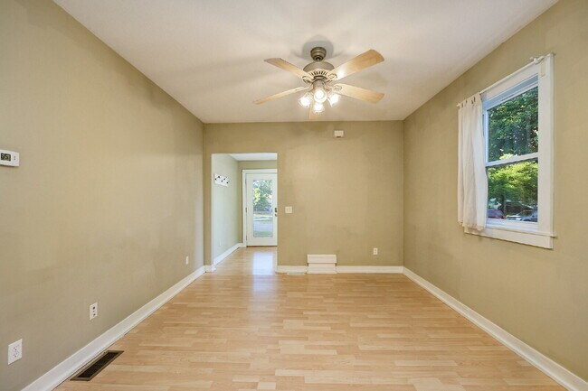 Building Photo - Charming 3-Bed Duplex in Minneapolis