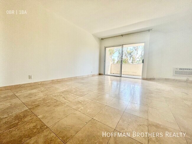 Building Photo - 3947 Los Feliz Blvd