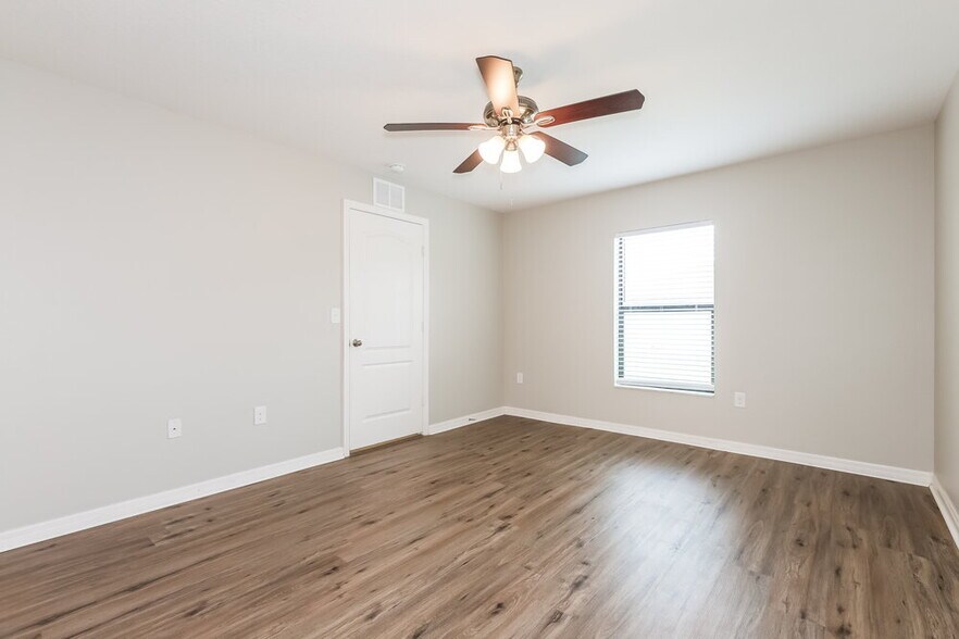 Building Photo - 1714 Chatham Grn