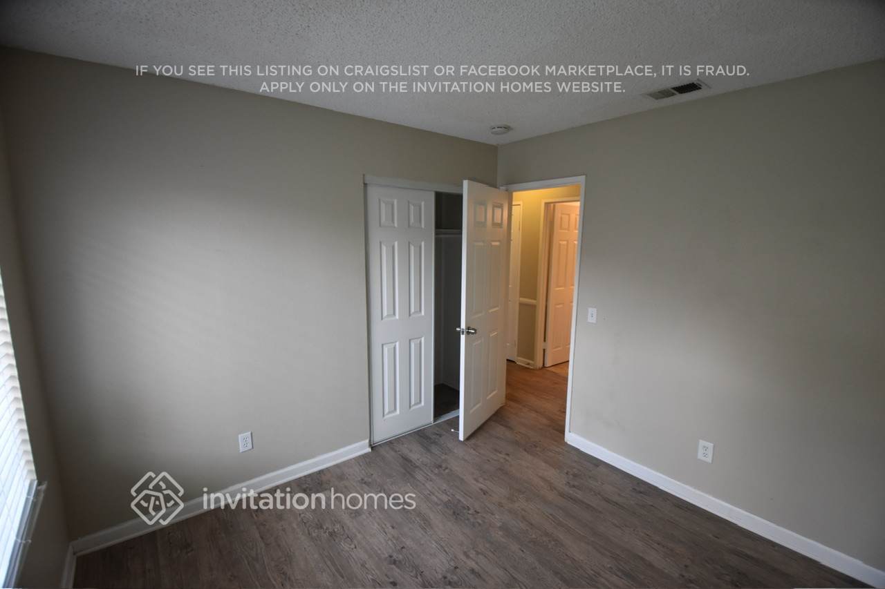 Building Photo - 10058 Julian Dr