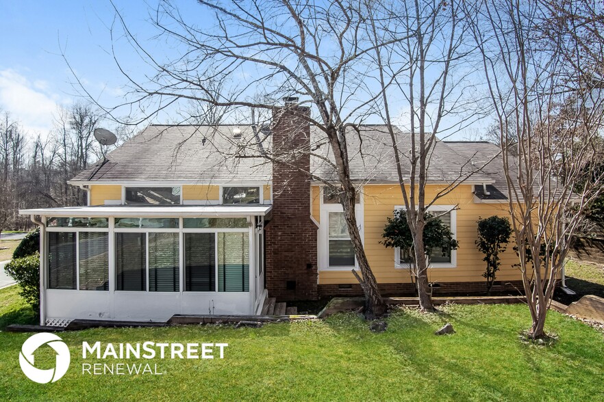 Building Photo - 10300 Northwoods Forest Dr