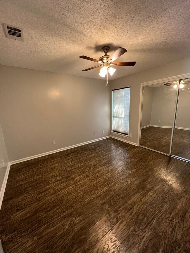 Building Photo - Spacious Unit at Crossland Downs (Across f...