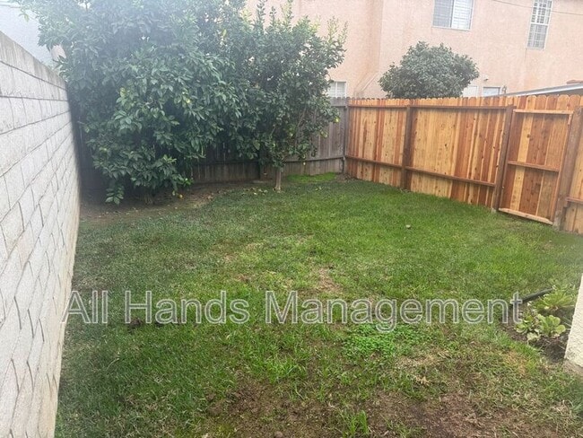 Building Photo - 4116 E 5th St