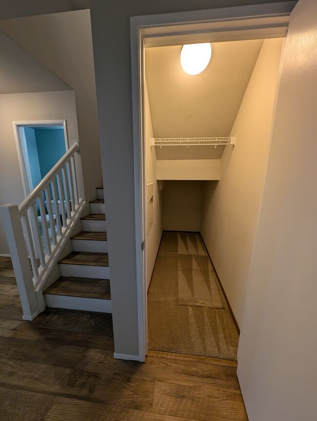 Building Photo - Corner lot 3 bed, 2.5 bath DuPont home!