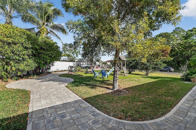 Building Photo - 3221 SE Quay St