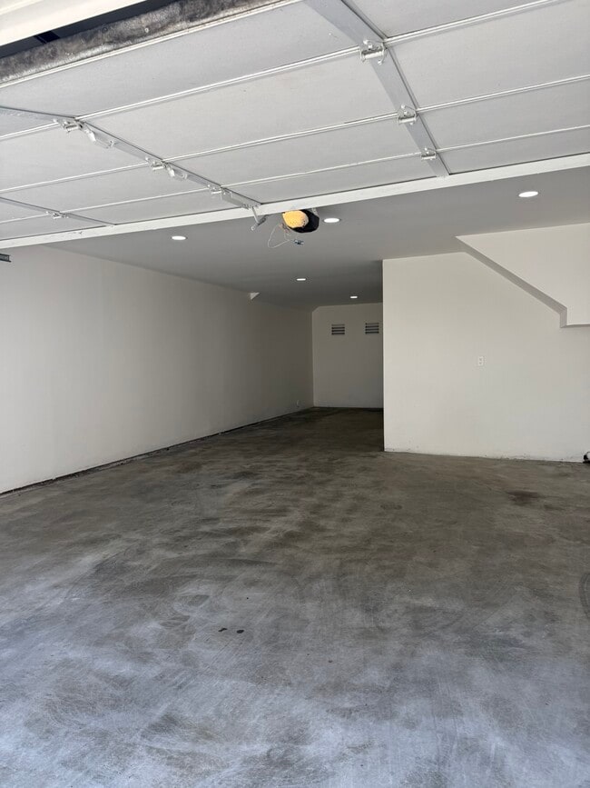 Building Photo - 18020 Prairie Ave