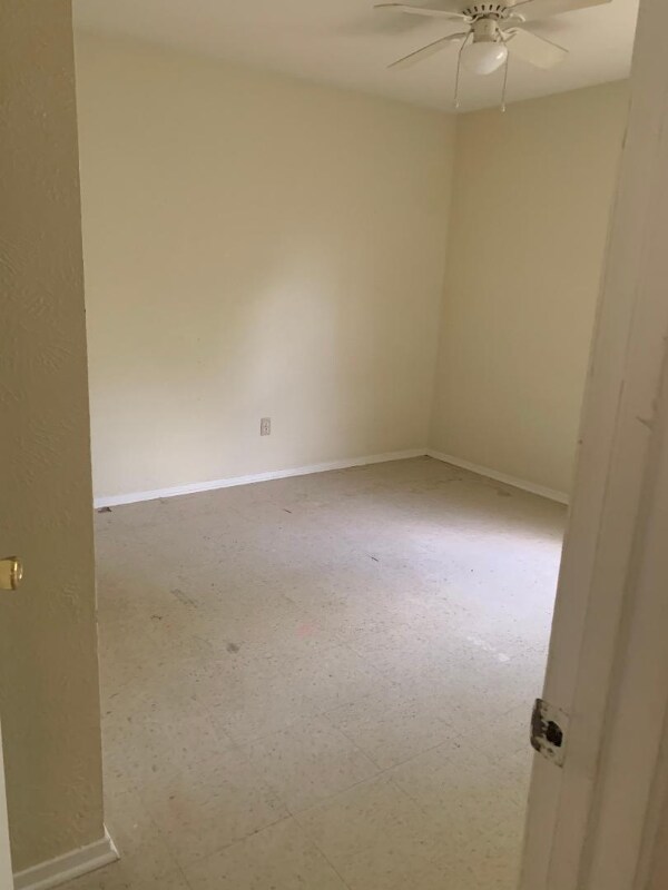 Building Photo - 107 Willow Brook Dr