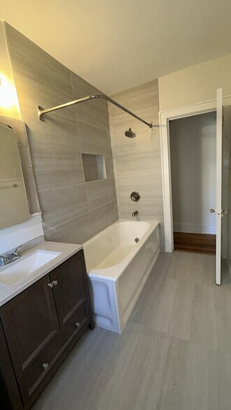 Building Photo - 1454 W Fargo Ave