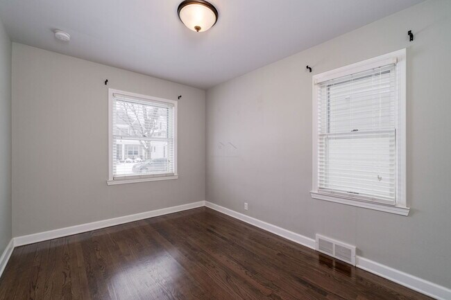 Building Photo - 537 Bird Ave