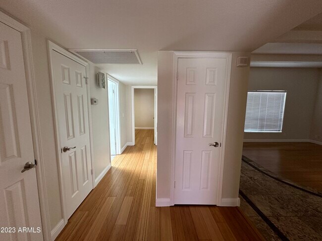 Building Photo - 6745 N 79th Pl