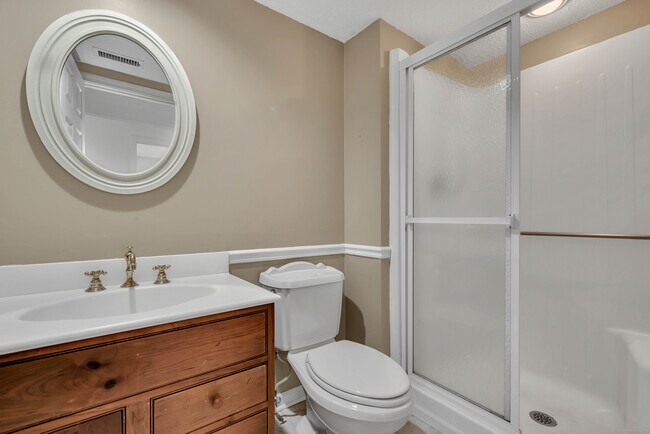 Building Photo - 7 Cottonwood Dr