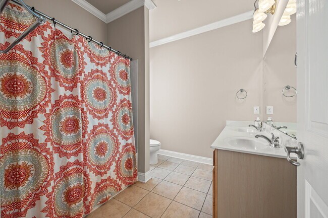 Building Photo - "Luxurious 4-Bed Oasis with Granite Countertops & Cozy Fireplace in Charlotte - 3914 Sq Ft of Ele...