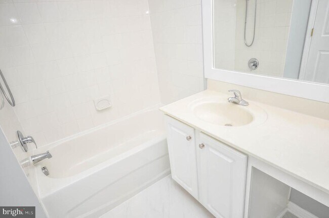 Building Photo - 116 Moore Dr