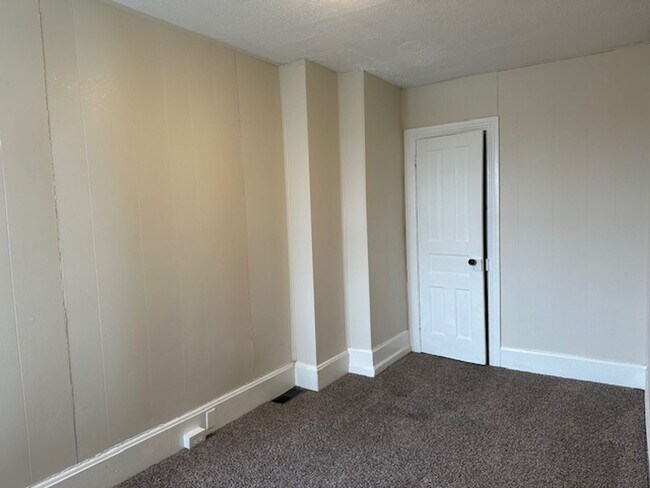 Building Photo - 548 N 3rd St