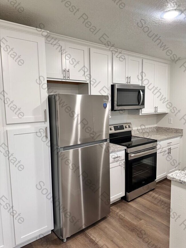 Building Photo - New Construction! 2 bed 2 bath!