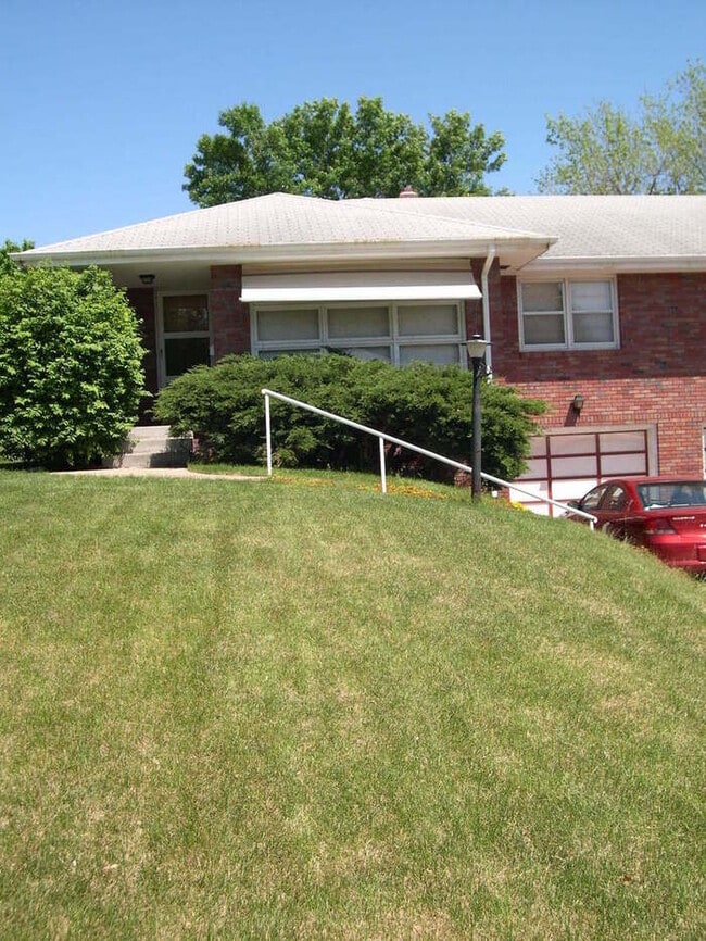 Building Photo - Duplex-Great neighborhood! NEW REDUCED PRICE - $1395 per month!