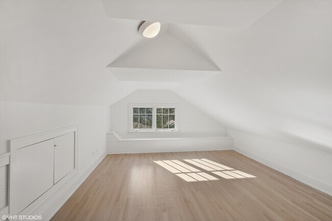 Building Photo - 619 Forest Ave